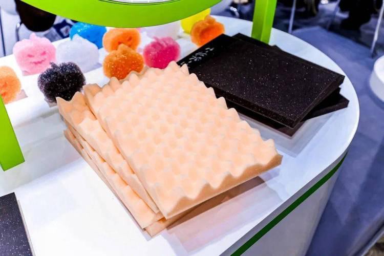 1762936275854880.jpg 发泡材料1.jpg